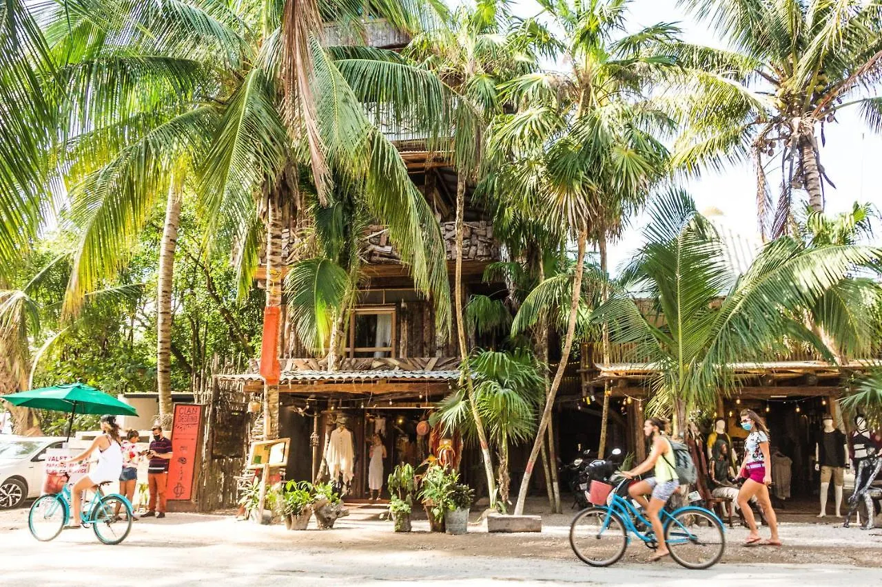 Bambu Gran Palas Hostal Party 0*, Tulum